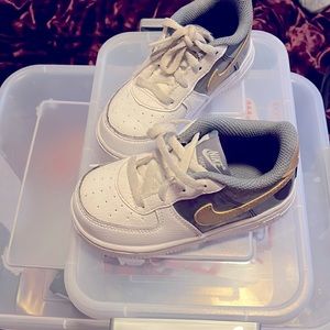 Nike white gray and gold size 8c